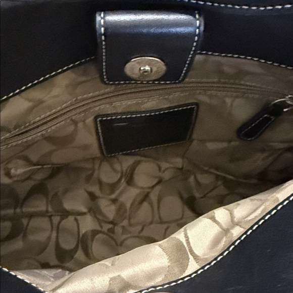 Coach Elegant Black Leather Shoulder Bag - Picture 9 of 13